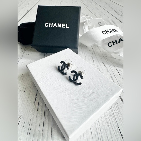 CHANEL Iconic CC Stud Earrings - Picture 10 of 10